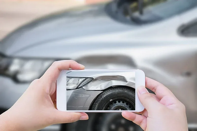 Rapport d'incident avec photo du véhicule accidenté Rapport d'incident avec photo du véhicule accidenté