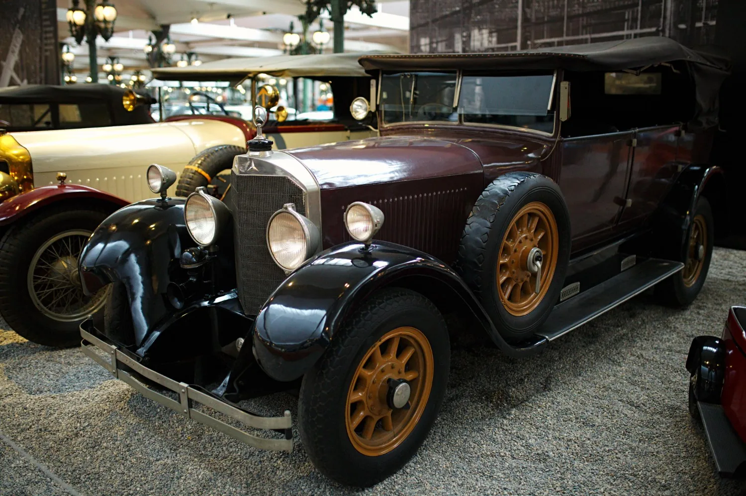 Voiture de collection et de luxe protégée par un traceur GPS